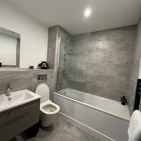 Apartment Stylish Free Parking & Gym