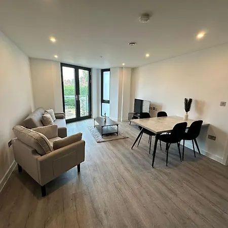 Apartment Stylish Free Parking & Gym