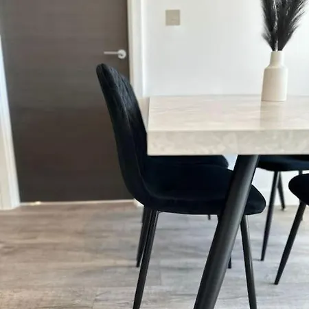 Stylish Free Parking & Gym York