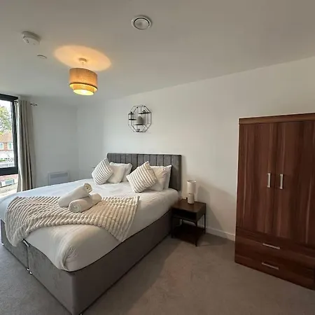 Stylish Free Parking & Gym Apartment *