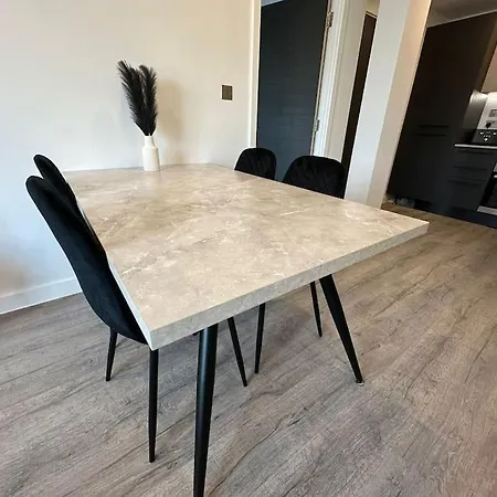 Apartamento Stylish Free Parking & Gym