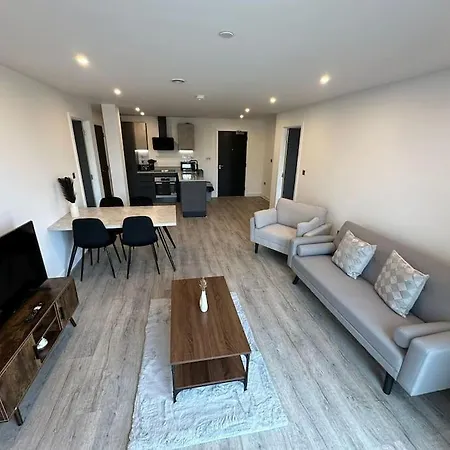 Stylish Free Parking & Gym *